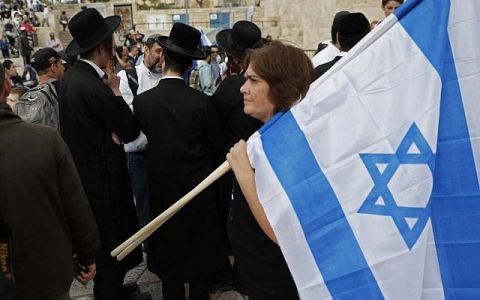 Israel refuses to cancel Jerusalem Day Flag march
