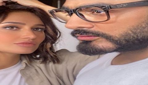 بعد أن تبرأت من العمل معه: حلا شيحة تستعين بتامر حسني!