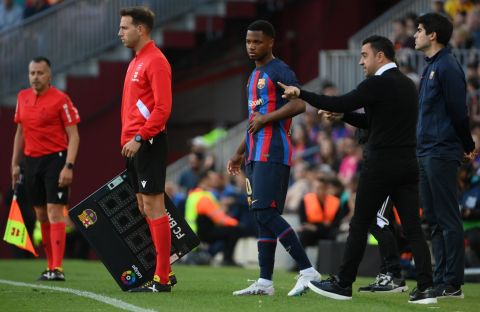 تشافي يصدم أنسو فاتي بقرار يخص مستقبله مع برشلونة