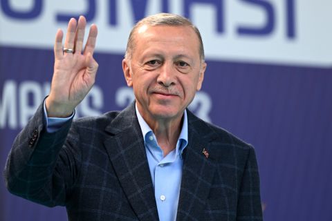 Erdogan distributes money inside polling station