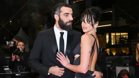 دوا ليبا تخطف الأنظار في اليوم الرابع من مهرجان كان السينمائي رفقة حبيبها الجديد