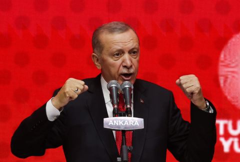 أردوغان: نتواصل مع بوتين لحل الخلافات مع سوريا.. ولا نية لسحب القوات التركية منها 