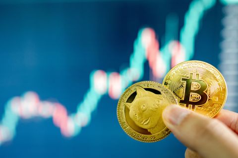 Crypto News Recap: Memecoin frenzy spikes bitcoin fees