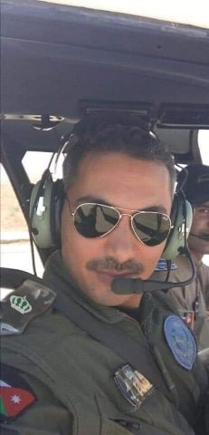 وفاة الطيار الاردني علي الحراسيس بعد ساعات من تحطم مروحيته