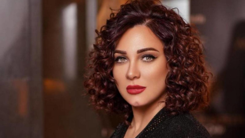 سلاف فواخرجي تتعرض للهجوم.. دافعت عن نضال الأحمدية وألقت اللوم على ابن بلدها