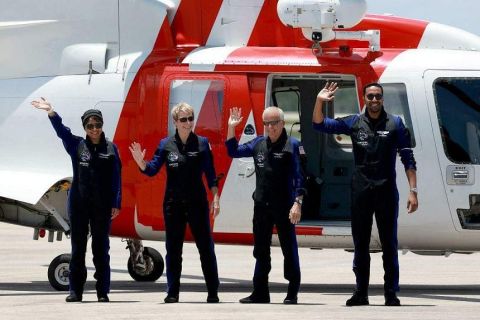 First arab woman, 4 astronauts return safely to earth