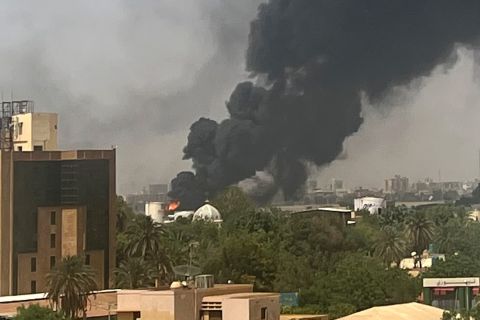 بوتين يفجر مفاجأة من العيار الثقيل.. ويعرض وثيقة تثير الجدل (فيديو)