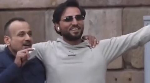 العراقيان موميكا ونجم يحرقان صفحات القرآن امام برلمان السويد