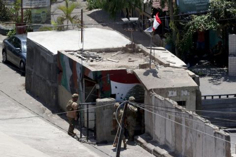 فشل جهود التهدئة في عين الحلوة والجيش اللبناني يستعد للاقتحام