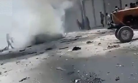 قتلى بينهم قيادي بقوات سوريا الديمقراطية في تفجيرين منفصلين لسيارتين بشمال البلاد