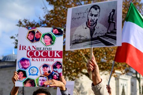 Iranian rapper escapes death sentence 