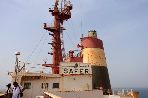 UN offloads abandoned Safer oil tanker near Yemen