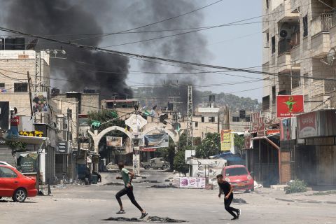Israeli occupation  intensifies Jenin confrontation, prompting forced evacuations