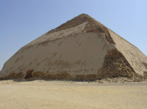 Did stones of pyramid of King Sneferu in Egypt collapse?