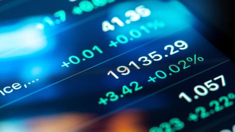 US stock indexes close with collective gains