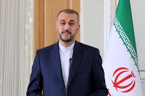 إيران ترفض استقبال السفير السويدي بعد تكرار حرق القرآن (فيديو)