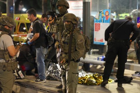 الجيش الاسرائيلي يقتل فلسطينيا في القدس بزعم تنفيذه عملية طعن