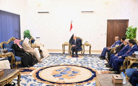 GCC Secretary-General visits Yemen, meets Yemeni Presidential Council Head