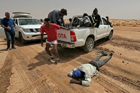 ليبيا وتونس تضعان حدا لمأساة المهاجرين العالقين على حدودهما