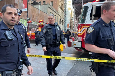 جريمة بشعة تهز القاهرة: امرأة وزوجها وابنهما يقتلون بوحشية