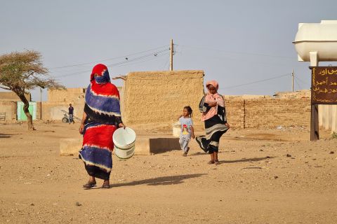 احتجاز نساء سودانيات للاستغلال الجنسي في مخازن وفنادق بنيالا والخرطوم