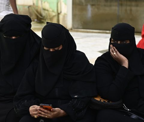 تسجيل صوتي يكشف عن تفاصيل مروعة بالسودان: اغتصاب للفتيات وبيعهن بالدولار 