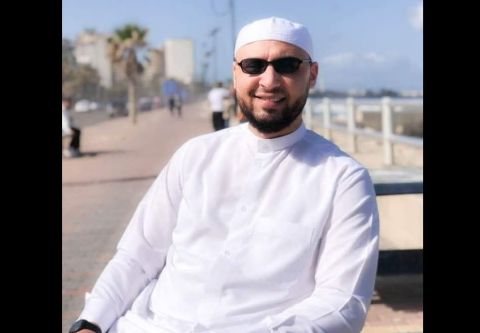 صورة لعنصر حماس الجاسوس الاسرائيلي يشيع صديقه بعد ان غدر به