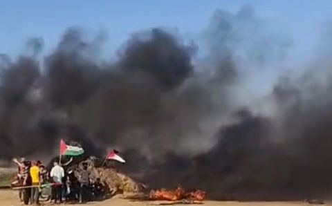 اسرائيل تقصف مواقع لحماس في غزة مع تواصل التظاهرات عند حدود القطاع