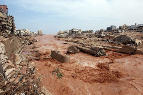 Video.. Two children rescued after spending week under rubble in Libya