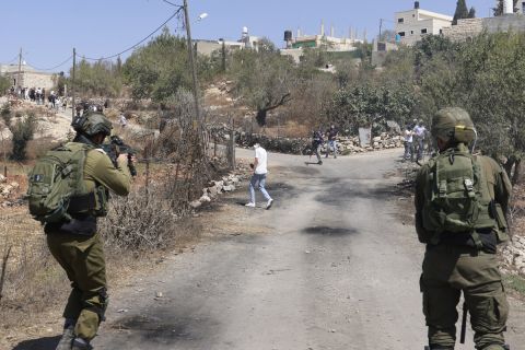 Israeli forces kill 1 Palestinian in Aqbat Jabr camp