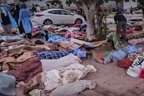 مشاهد مؤلمة.. البحر يلفظ جثث اعصار درنة