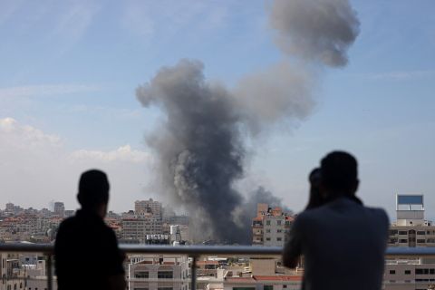 Escalating Israel-Hamas conflict: casualties, airstrikes, and border closures