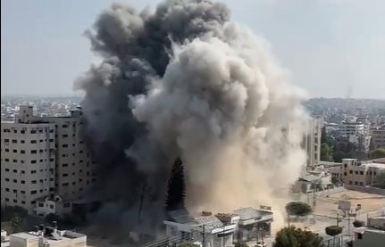 بعد عودة الإتصالات.. جثث ممزقة تملأ شوارع غزة