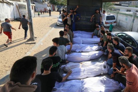شهداء بالجملة في مجازر اسرائيلية جديدة في دير البلح ومخيمي جباليا والشاطئ