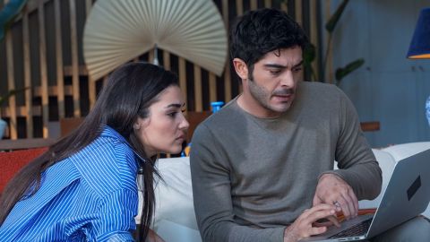 Bambaşka Biri episode 4: Kenan collapses in front of Leyla... Will they discover the truth about Dogan?