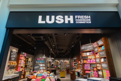 هجوم على Lush بعدما رفعت شعار 
