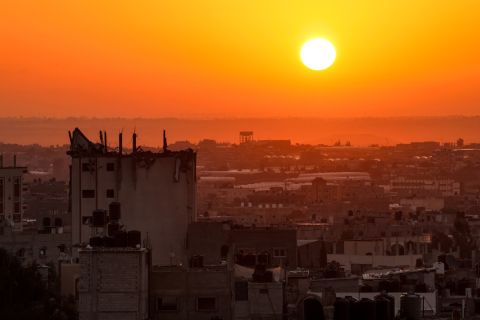 عشرات الشهداء مع مواصلة اسرائيل تدمير غزة والسلطة تطالب بتحقيق دولي بمجزرة المستشفى