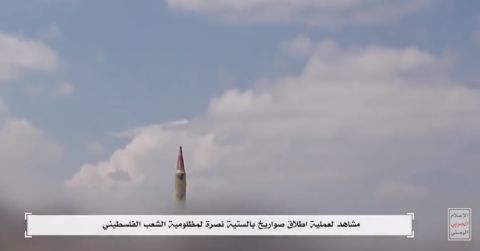 الحوثيون يبثون مشاهد لعمليات اطلاق صواريخ ومسيّرات من اليمن باتجاه اسرائيل