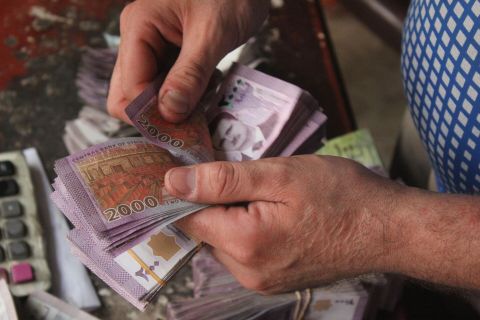 سعر الدولار اليوم في سوريا الاثنين 20 نوفمبر 2023.. تماسك الليرة