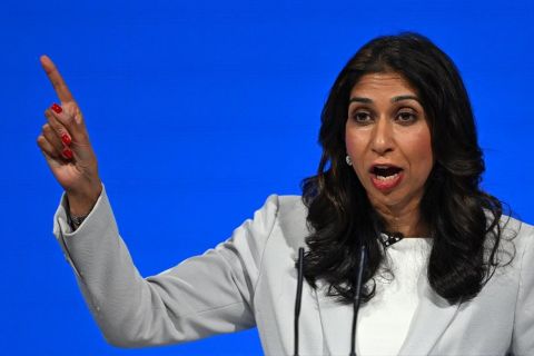 حرب غزة تطيح بوزيرة الداخلية البريطانية سويلا بريفرمان