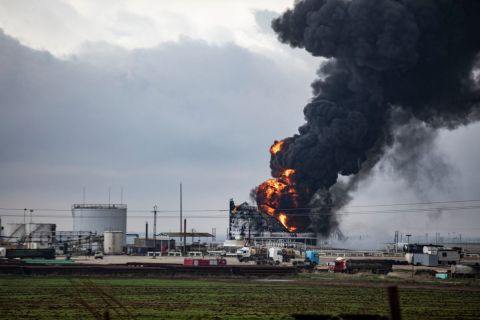 القصف التركي على مناطق قسد يخرج أكبر محطتي نفط عن الخدمة