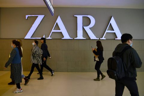 نظرة على أجمل فساتين زفاف النجمات التركيات في 2023