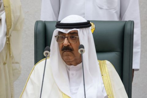 من هو الشيخ مشعل الاحمد الجابر الصباح امير الكويت الـ 17
