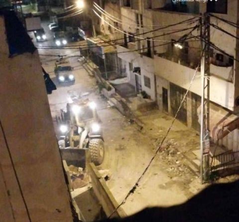 مسيّرة إسرائيلية تقصف مركبة وتصادر جثامين الشهداء فيها