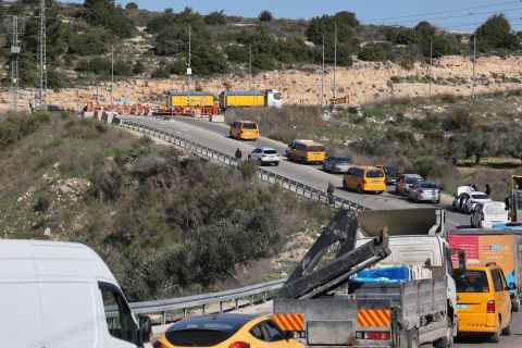 الجيش الإسرائيلي يعتقل طبيبين وممرضًا بزعم تنفيذهم هجوم مسلح