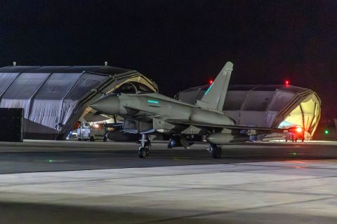 Red Sea Strikes: US and UK hit back at Houthi targets!