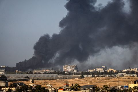 Israeli Army announces encircling Khan Younis