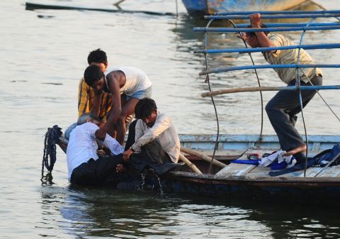 Tragic boat capsizing claims 16 lives in Vadodara lake, India