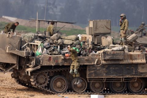6 Israeli soldiers killed, 30 injured in Gaza truck blast