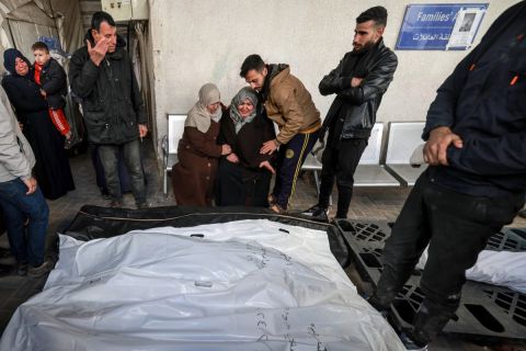 الإحتلال يعتقل 100 شخص من داخل 